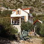 Vito Villa Zarače